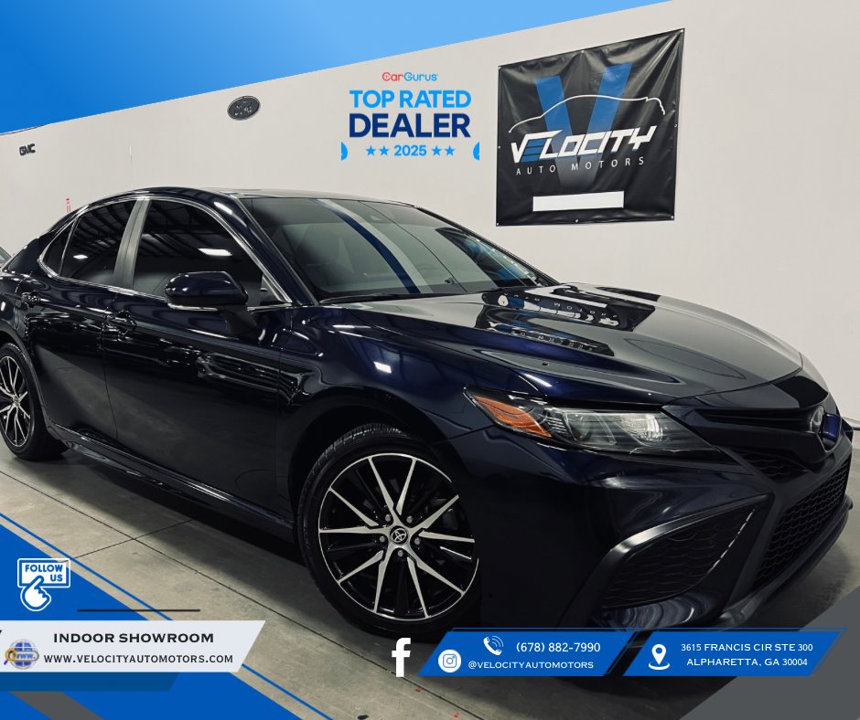 2022 Toyota Camry SE's photo