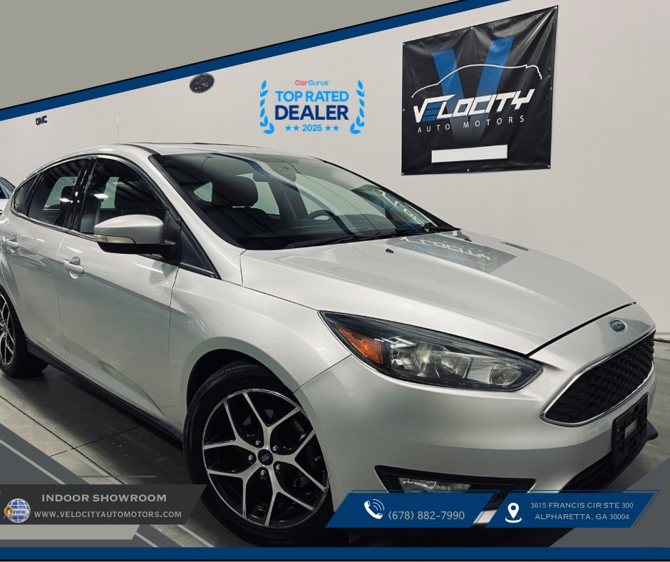 2017 Ford Focus 5 Door Hatch Titanium's photo