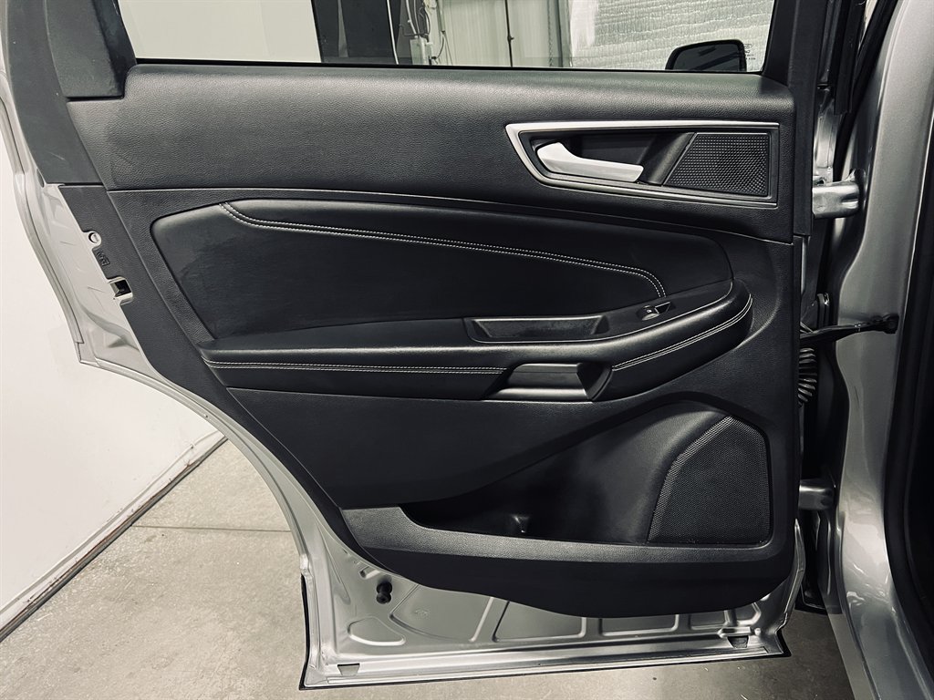 2022 Ford Edge Titanium - Photo 14