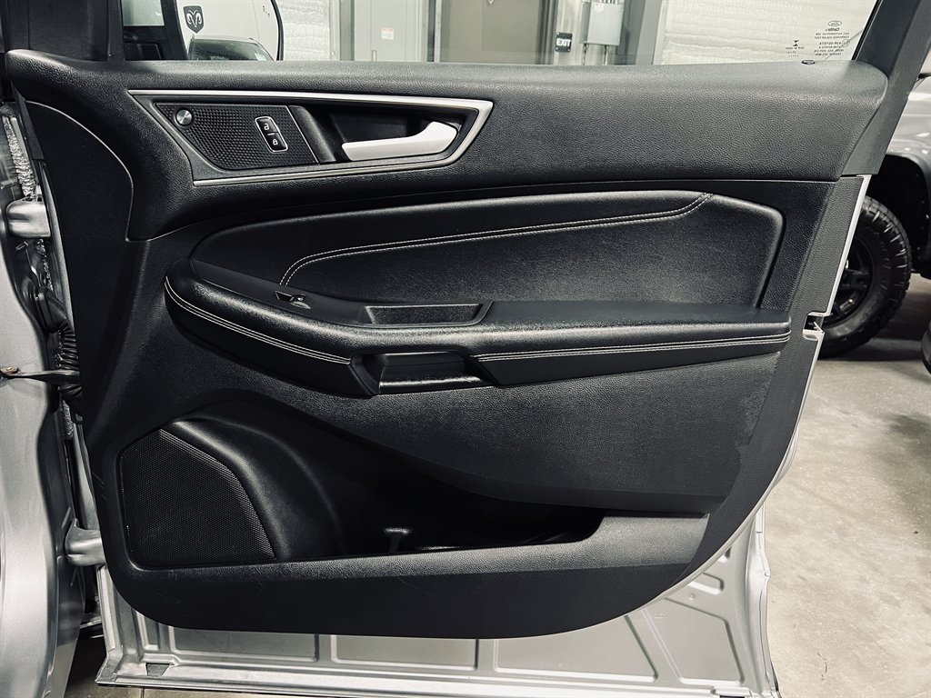 2022 Ford Edge Titanium - Photo 17