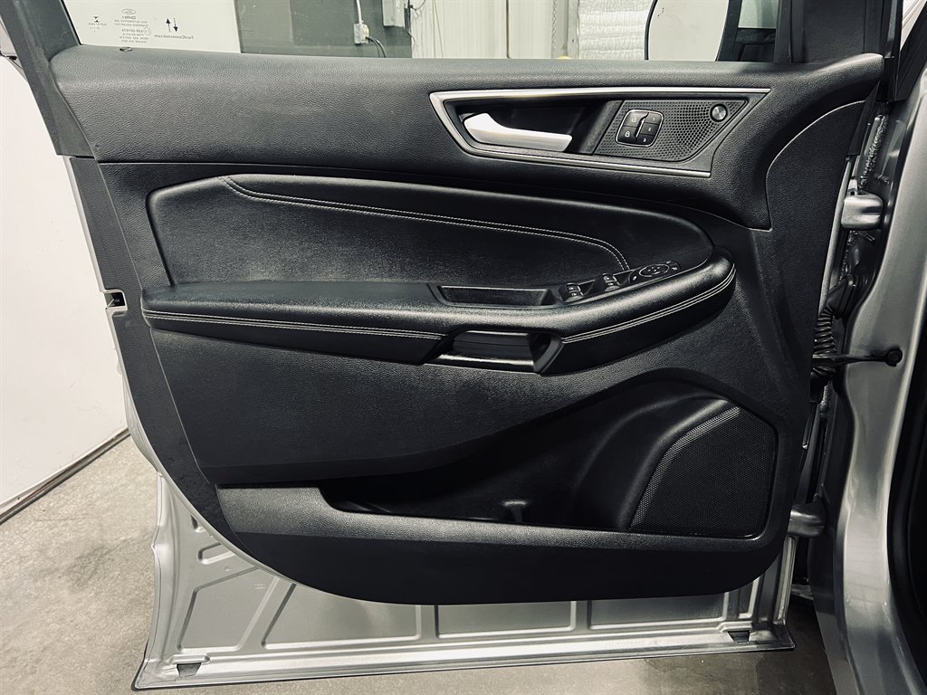 2022 Ford Edge Titanium - Photo 11
